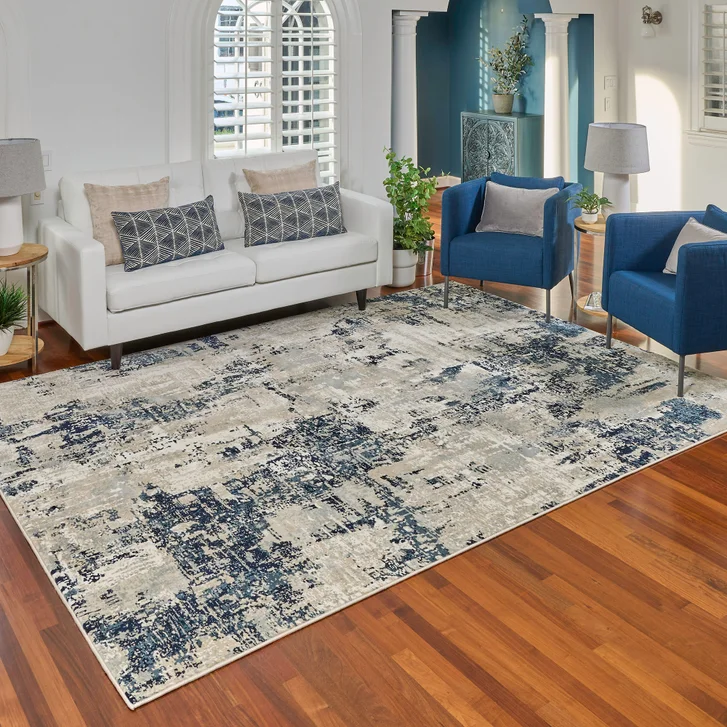 Traditional area rug in a warm styled living room